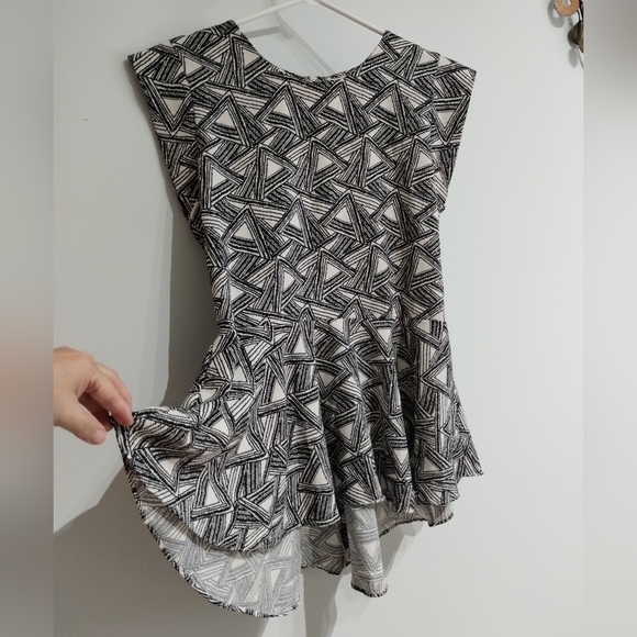 Woman Top - Picture 4 of 7